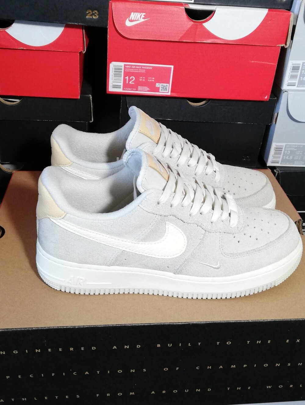 NIKE AIR FORCE1 LIGHT BONE SUEDE WOMEN SIZE 9 PERFECT COND
